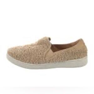 Ugg Ricci Tan Fuzzy Slip-On Sneakers size 9